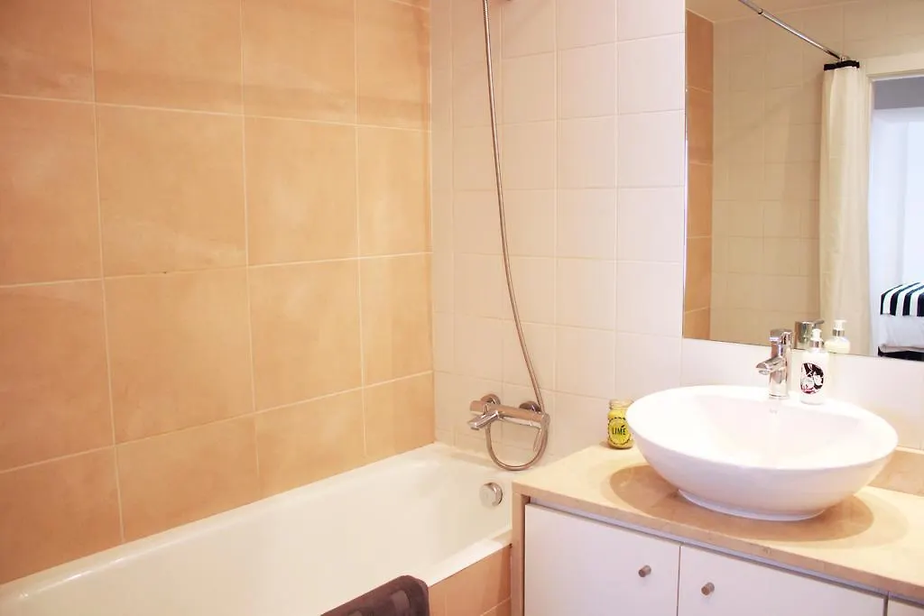 Joivy Modern 1-Bed Apt With Terrace, Moments From Sao Bento Palace Lisbon 0*,