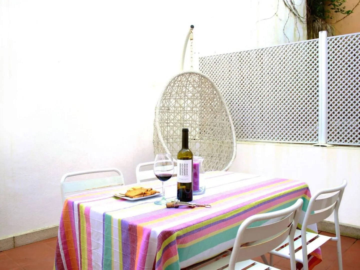 Joivy Modern 1-Bed Apt With Terrace, Moments From Sao Bento Palace Lisbon Apartment