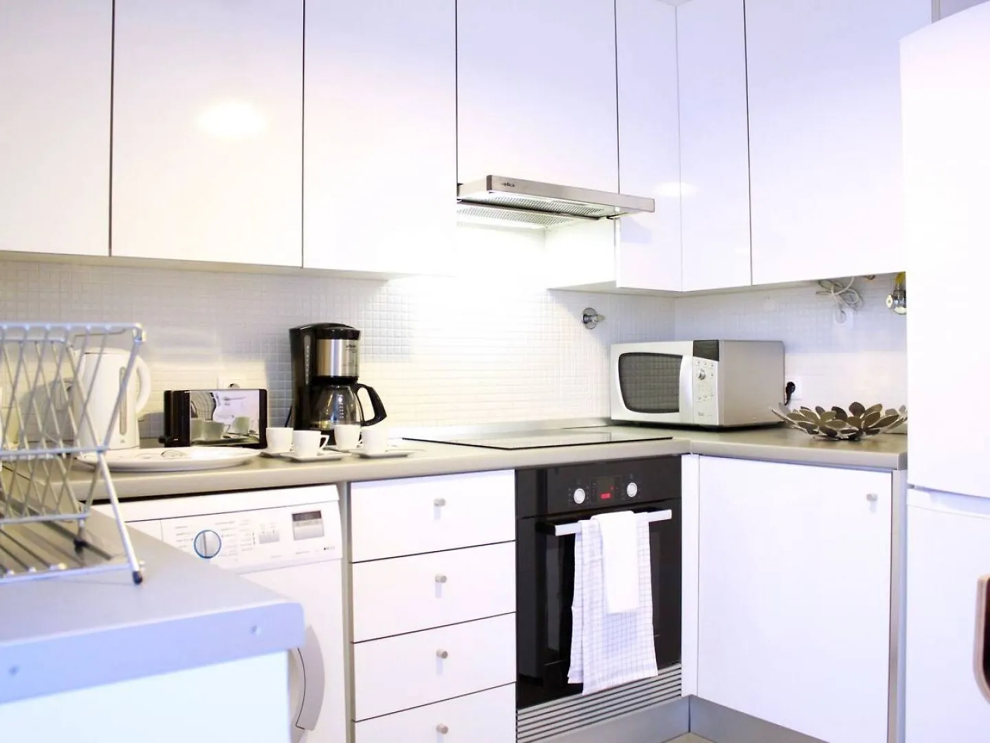 Apartment Joivy Modern 1-Bed Apt With Terrace, Moments From Sao Bento Palace Lisbon