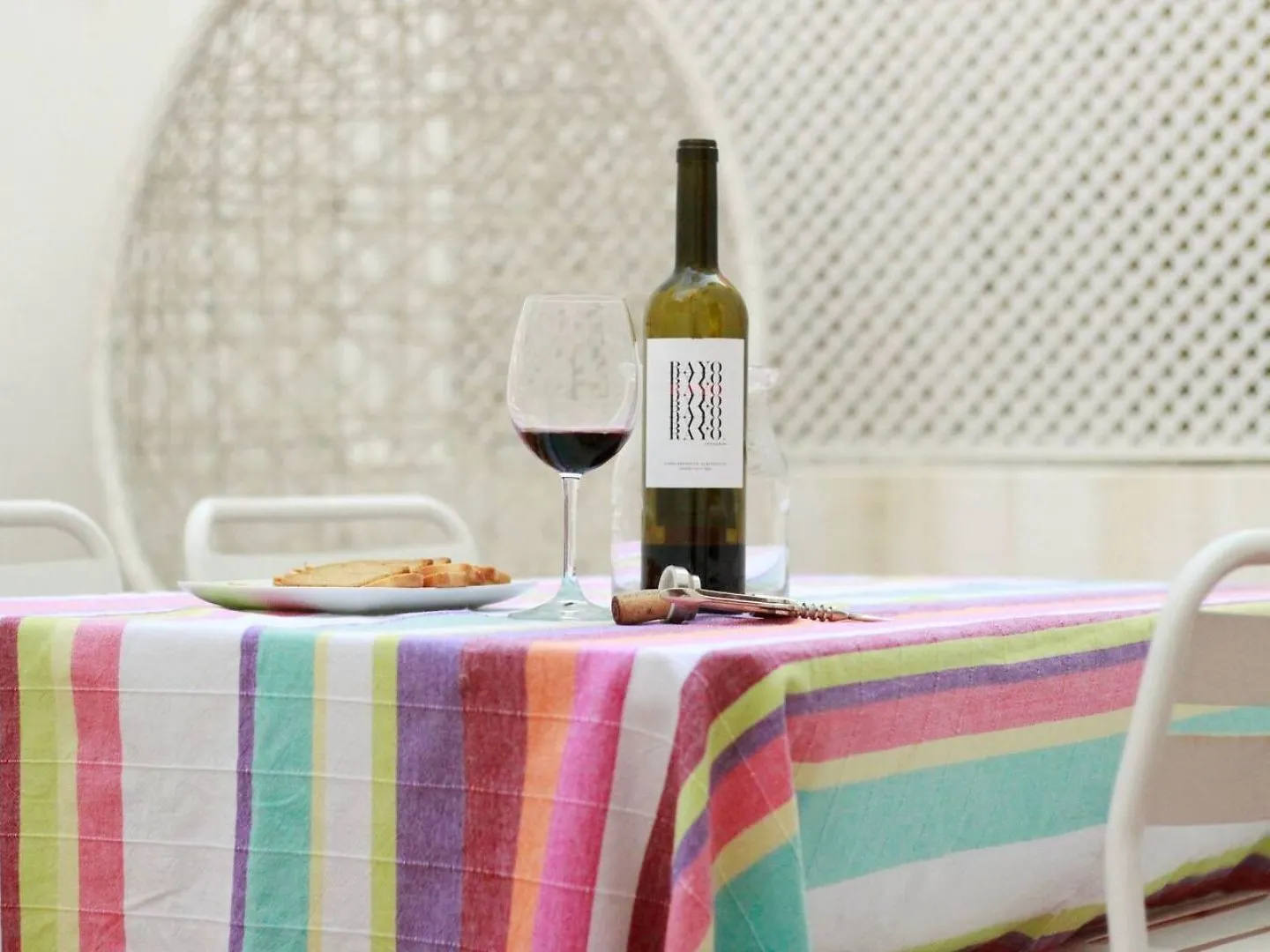 Joivy Modern 1-Bed Apt With Terrace, Moments From Sao Bento Palace Lisbon