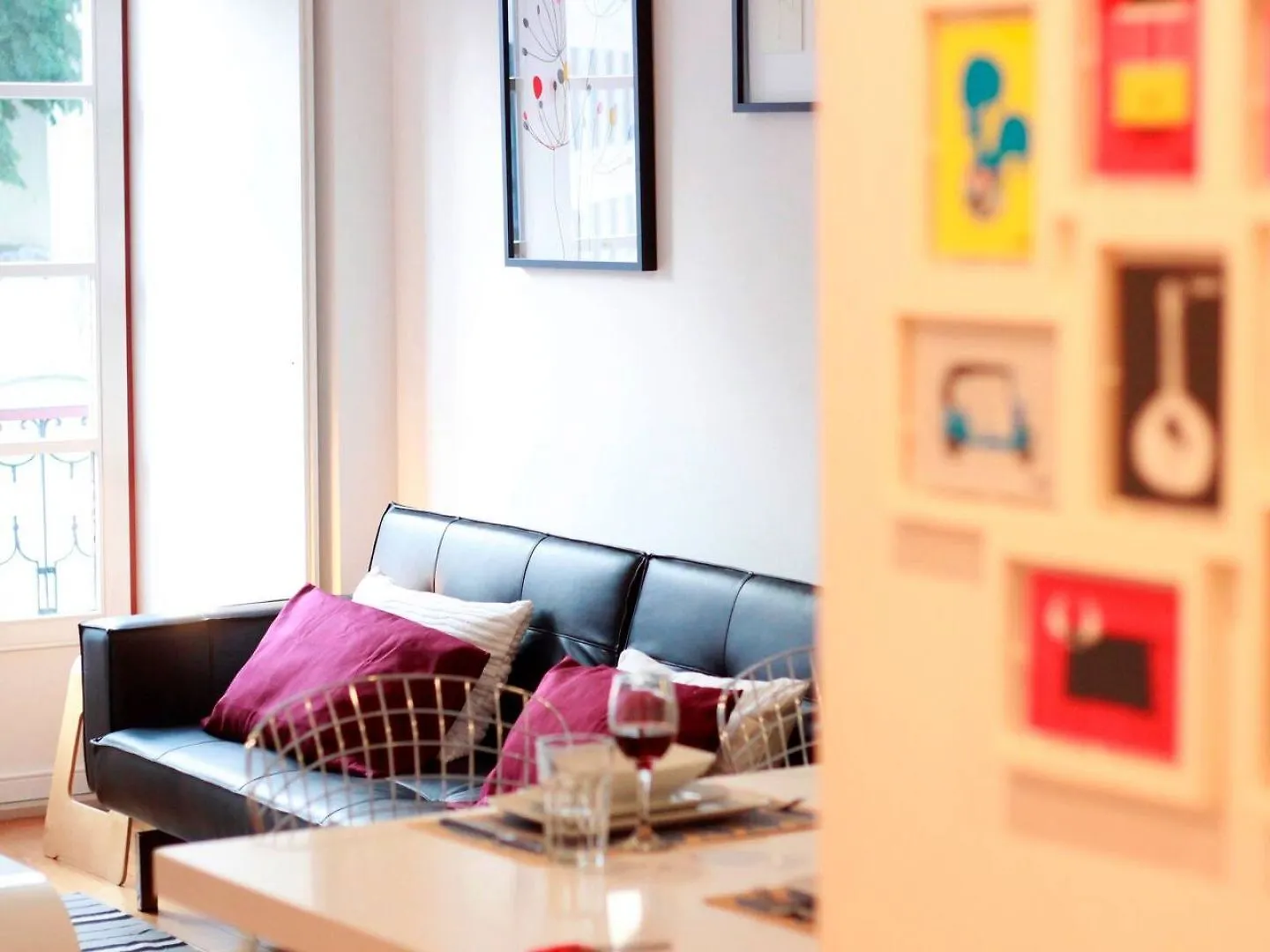 Joivy Modern 1-Bed Apt With Terrace, Moments From Sao Bento Palace Lisbon Apartment